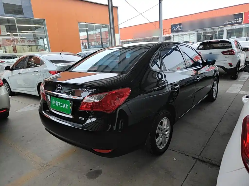 Hyundai Elantra — миниатюра 7