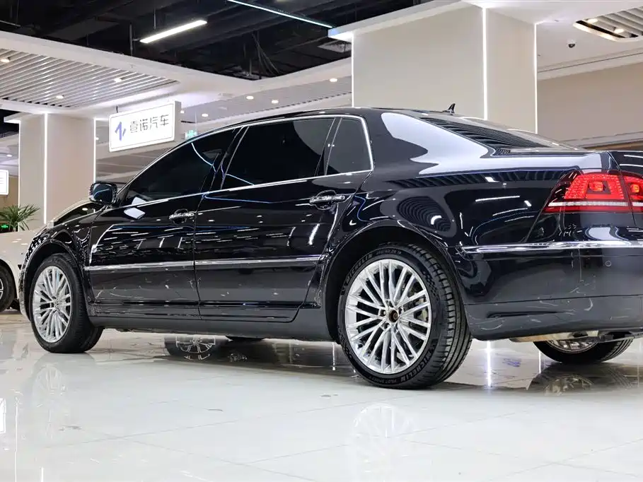 VOLKSWAGEN PHAETON