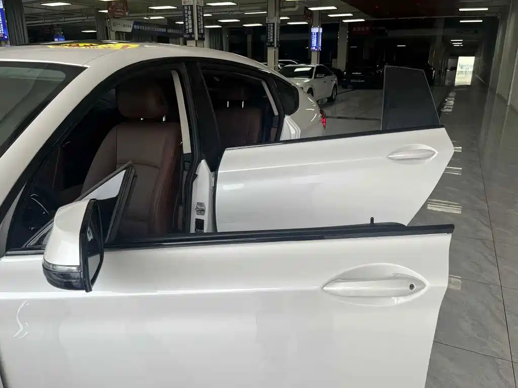 BMW 5 Series GT — миниатюра 13