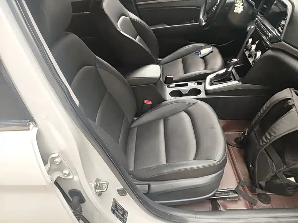 Hyundai Elantra — миниатюра 25