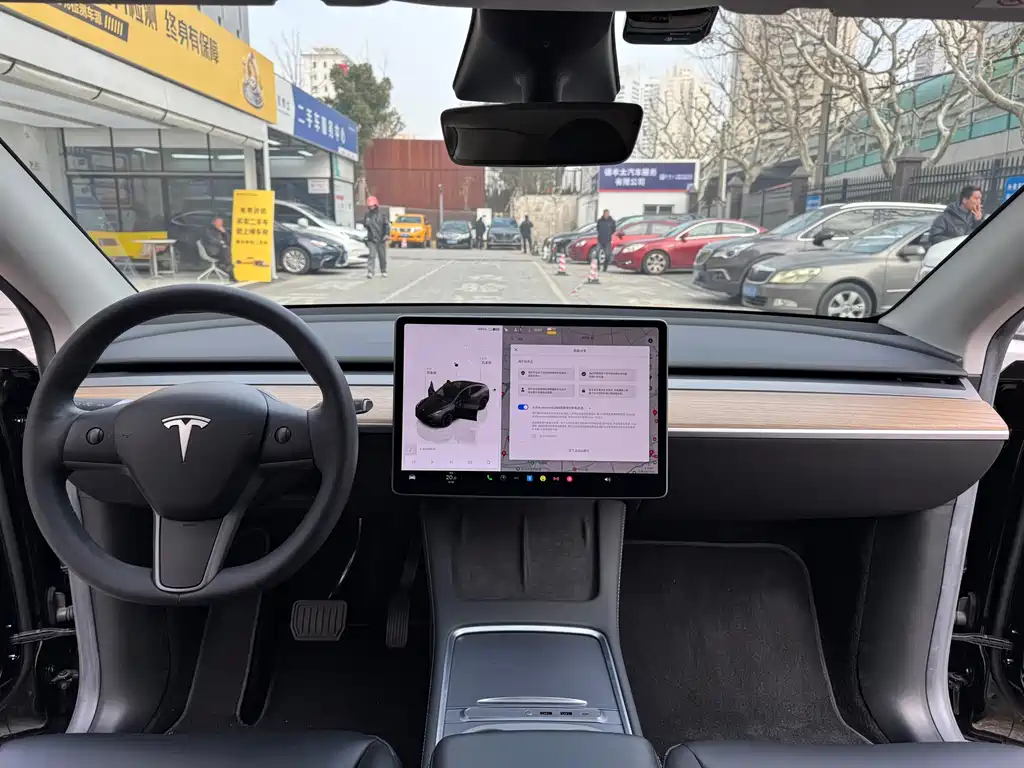 TESLA MODEL Y