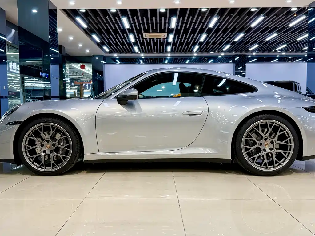PORSCHE 911
