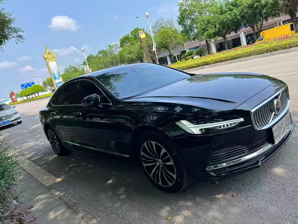 Volvo S90 PHEV 2023