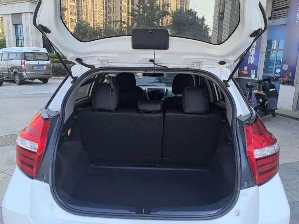 Toyota Yaris L — миниатюра 19