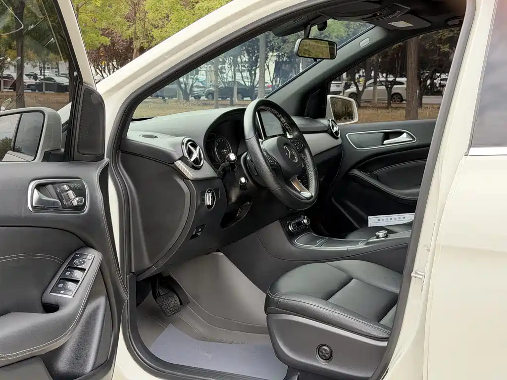 Mercedes-Benz B-Class — миниатюра 6