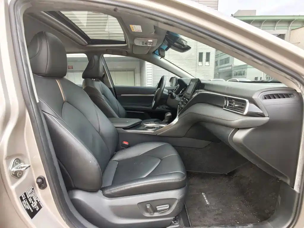 Toyota Camry — миниатюра 12