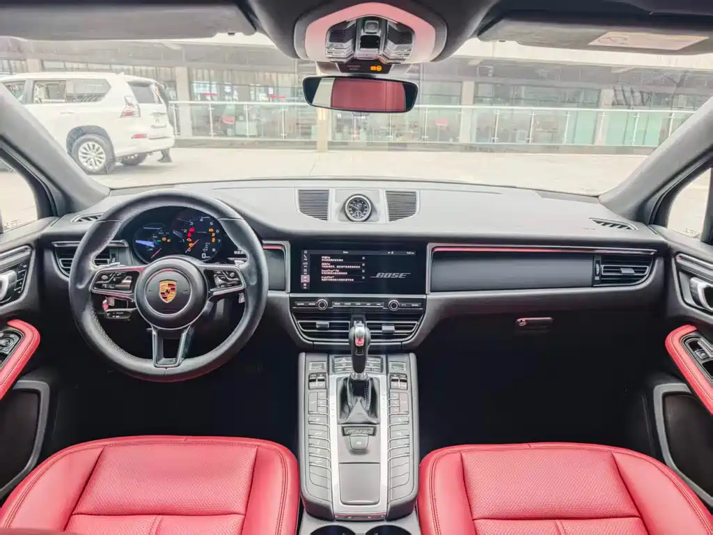 Porsche Macan — миниатюра 9