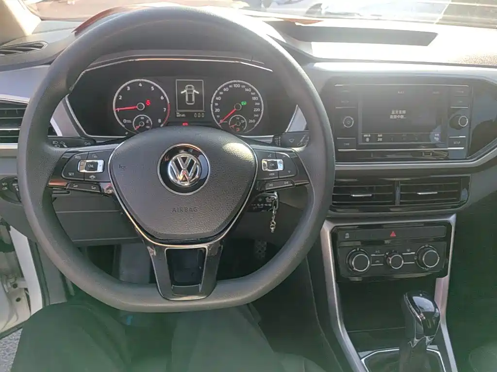 Volkswagen T-Cross - фото 10