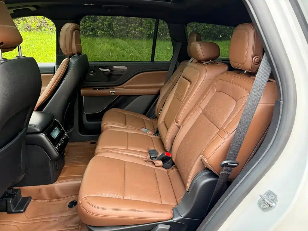Lincoln Aviator — миниатюра 11