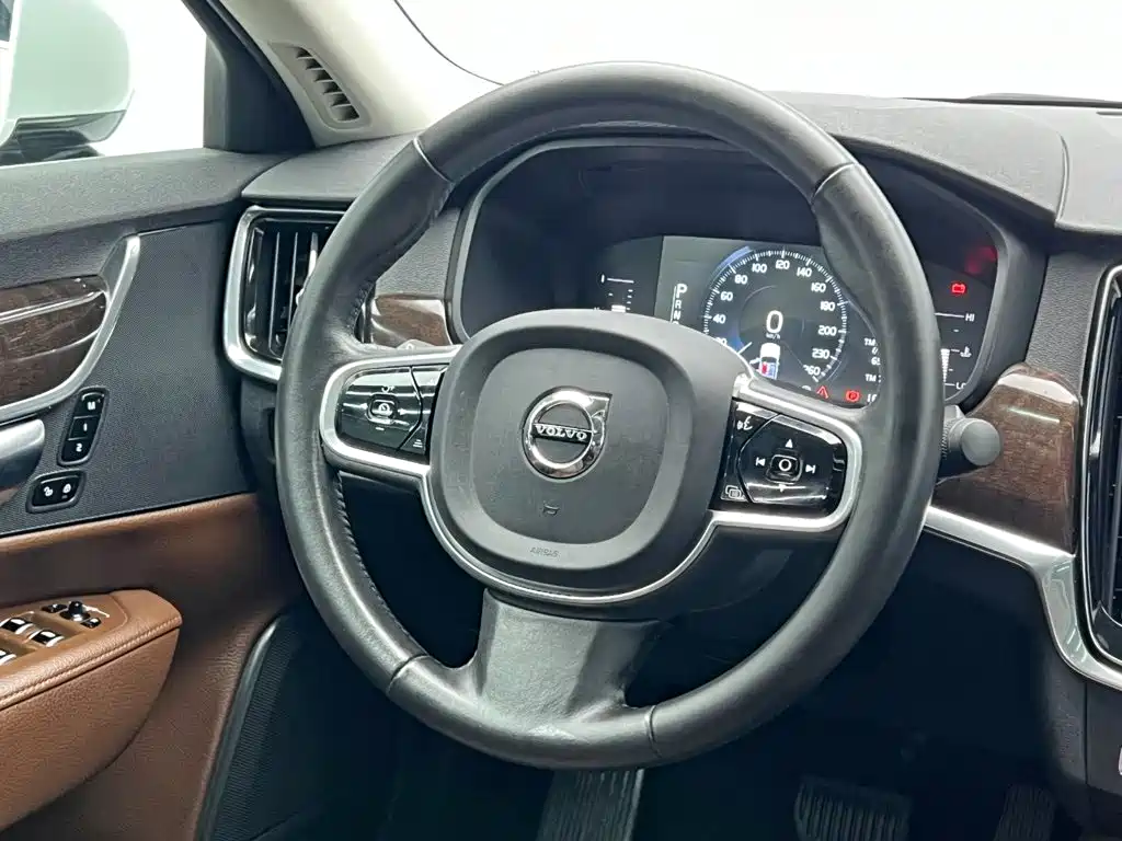 Volvo S90 — миниатюра 21