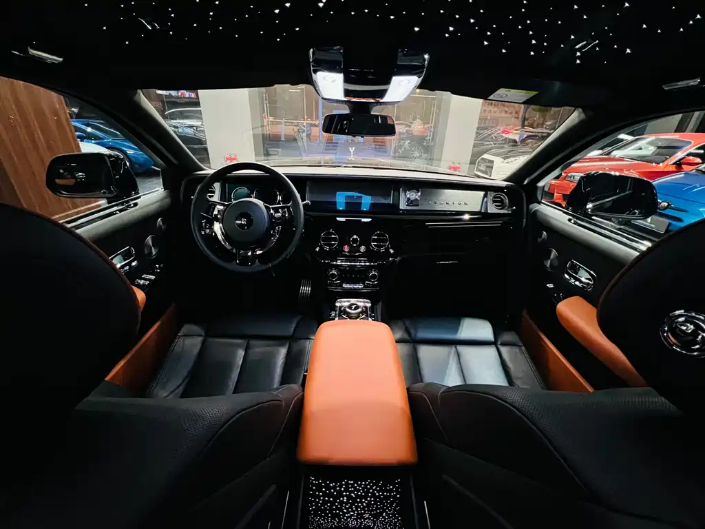 ROLLS-ROYCE PHANTOM