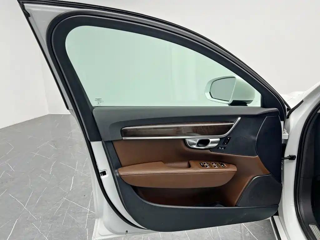 Volvo S90 — миниатюра 13