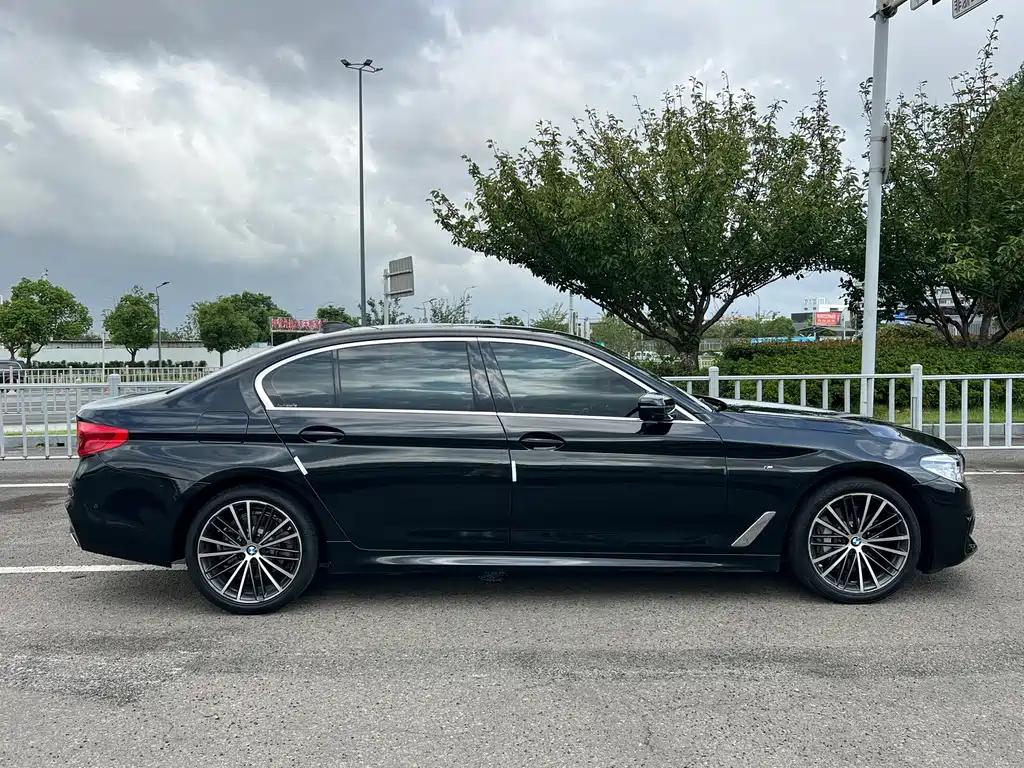 BMW 5 Series — миниатюра 16