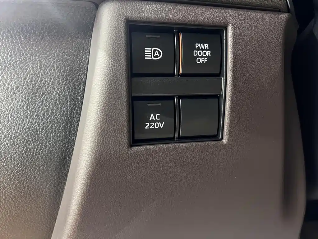 Toyota Alphard — миниатюра 15