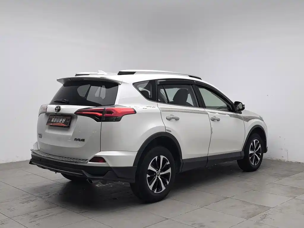 Toyota RAV4 — миниатюра 2