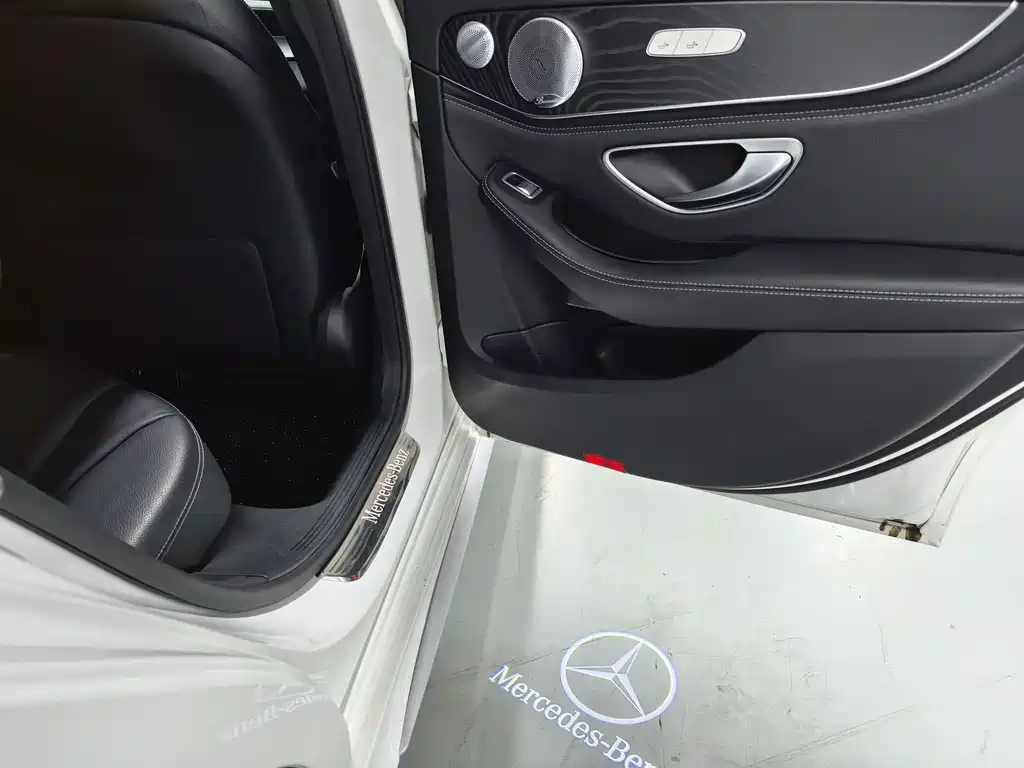 Mercedes-Benz C-Class — миниатюра 11