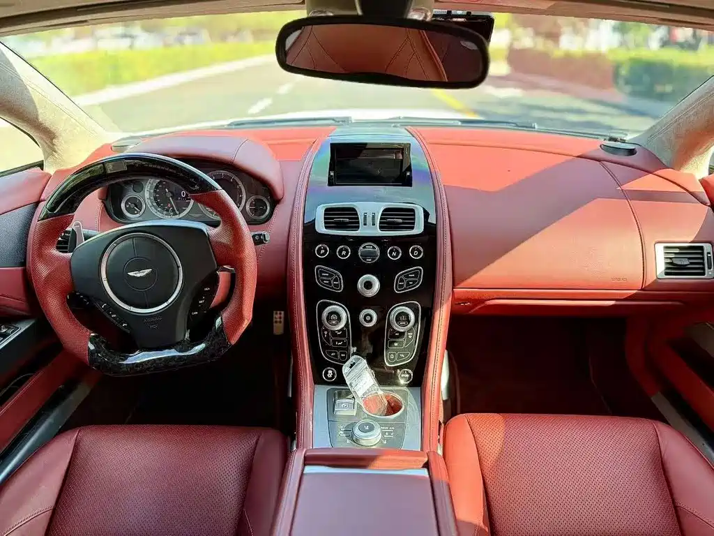 Aston Martin Rapide — миниатюра 9