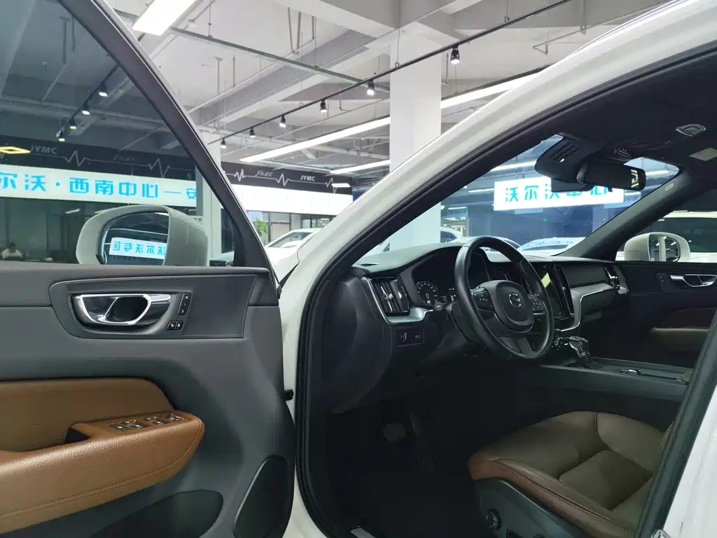 Volvo XC60 — миниатюра 5
