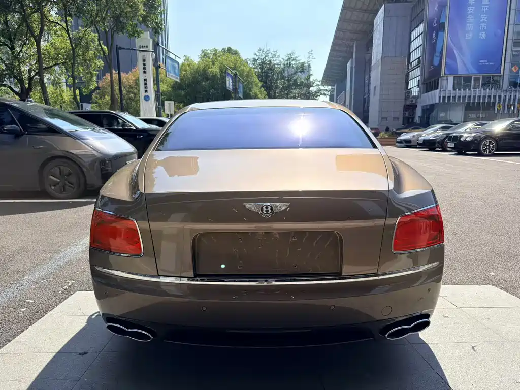 Bentley Flying Spur — миниатюра 9