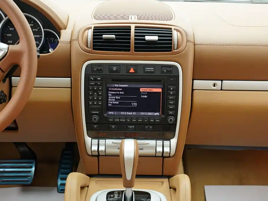 Porsche Cayenne — миниатюра 25