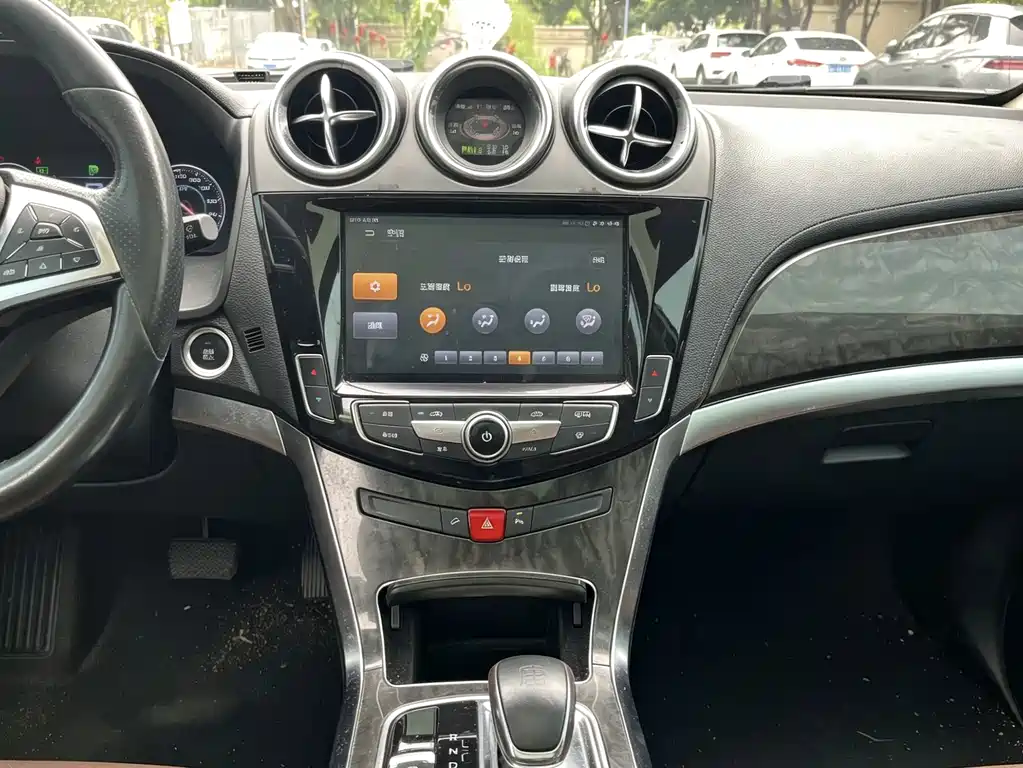 BYD Tang New Energy — миниатюра 14