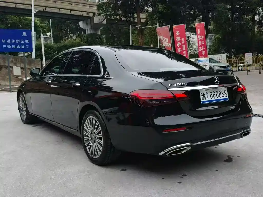 Mercedes-Benz E-Class — миниатюра 7