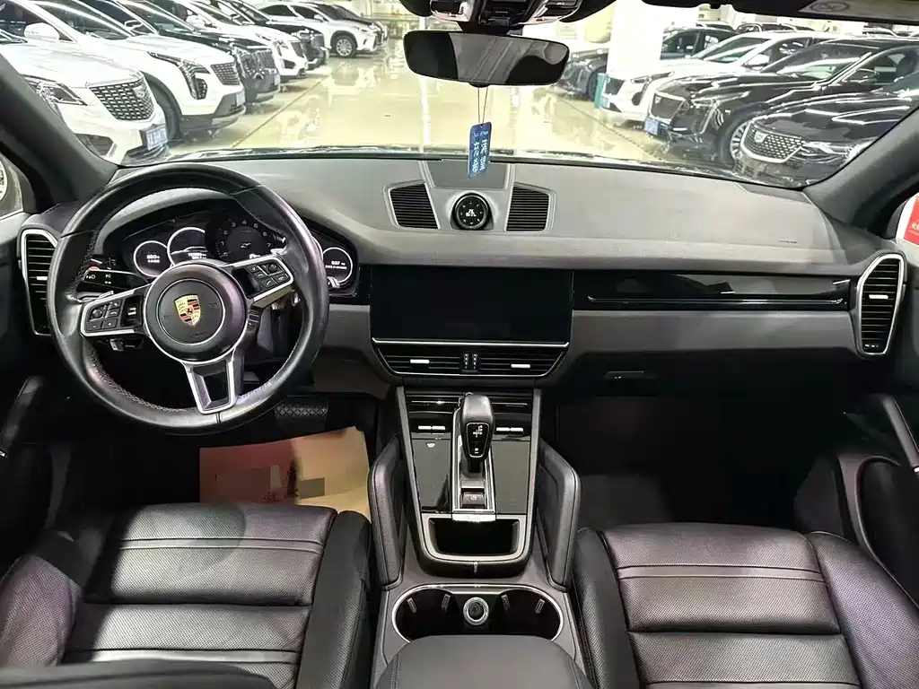 Porsche Cayenne — миниатюра 5