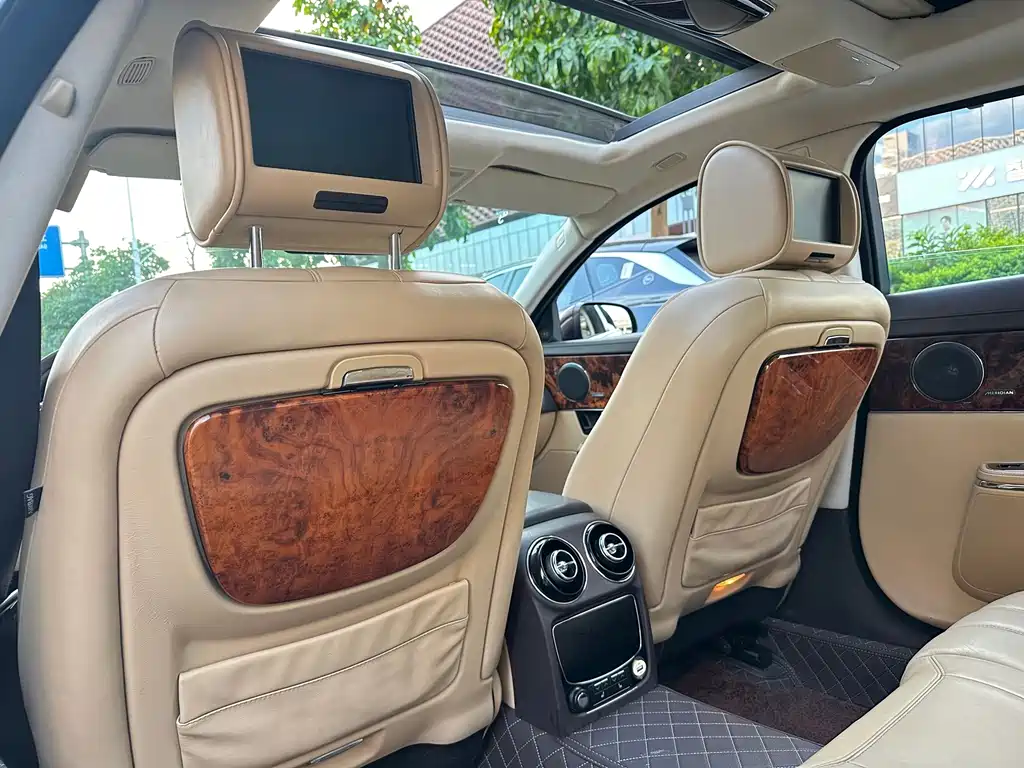 Jaguar XJ — миниатюра 13