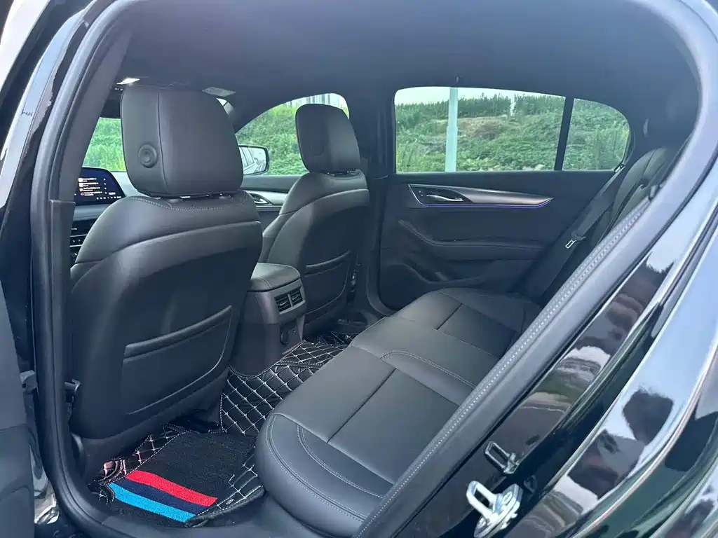 Cadillac CT5 — миниатюра 6