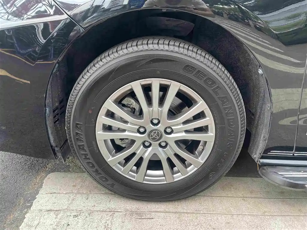 Toyota Sienna — миниатюра 33