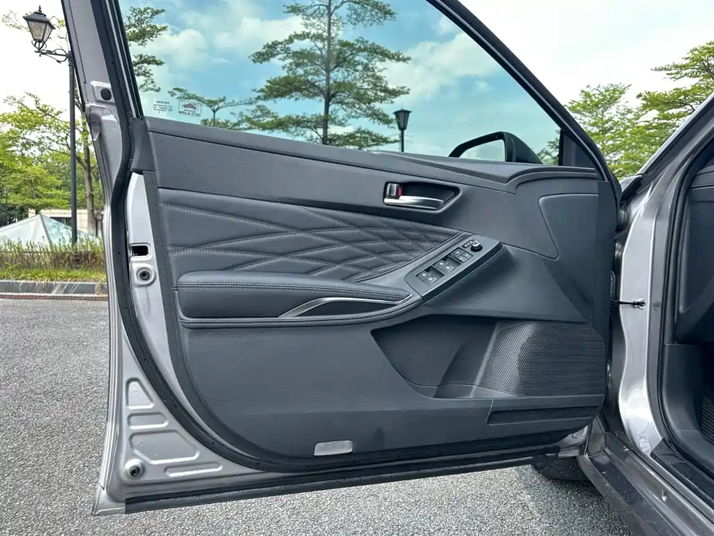 Toyota Avalon 2019 2.5L XLE Luxury VI