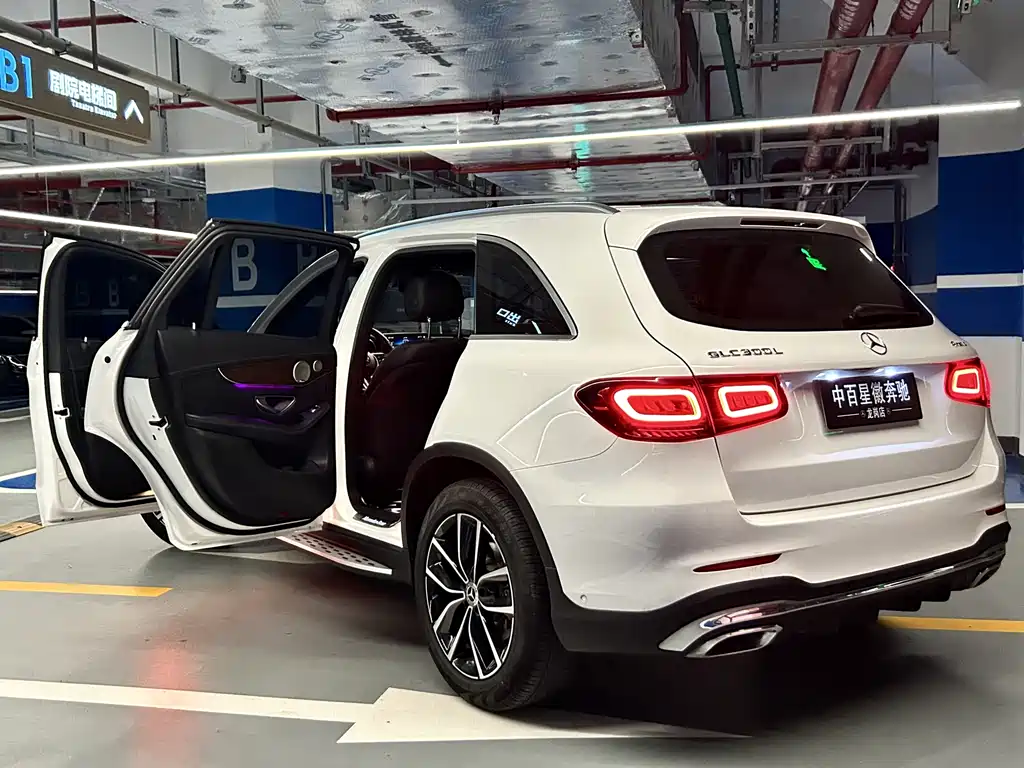 MERCEDES-BENZ GLC