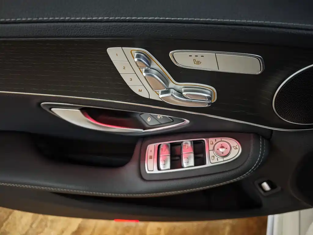 Mercedes-Benz C-Class — миниатюра 12
