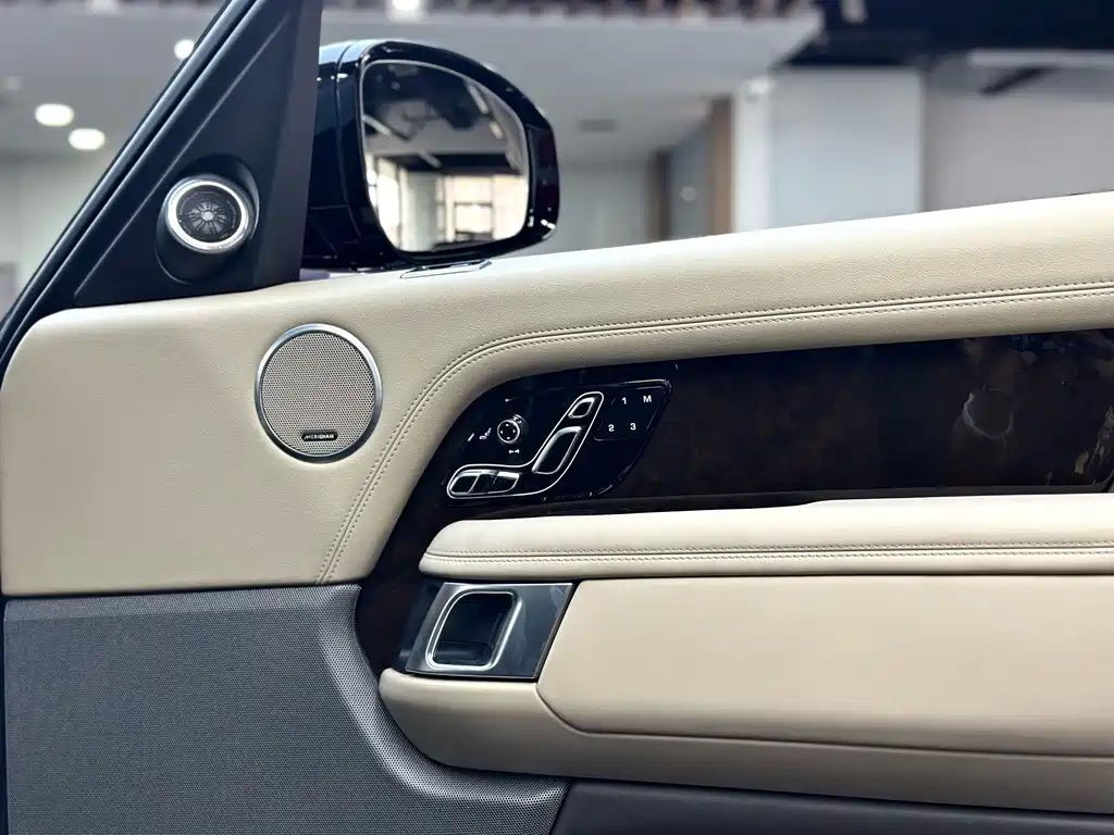 Land Rover Range Rover — миниатюра 7
