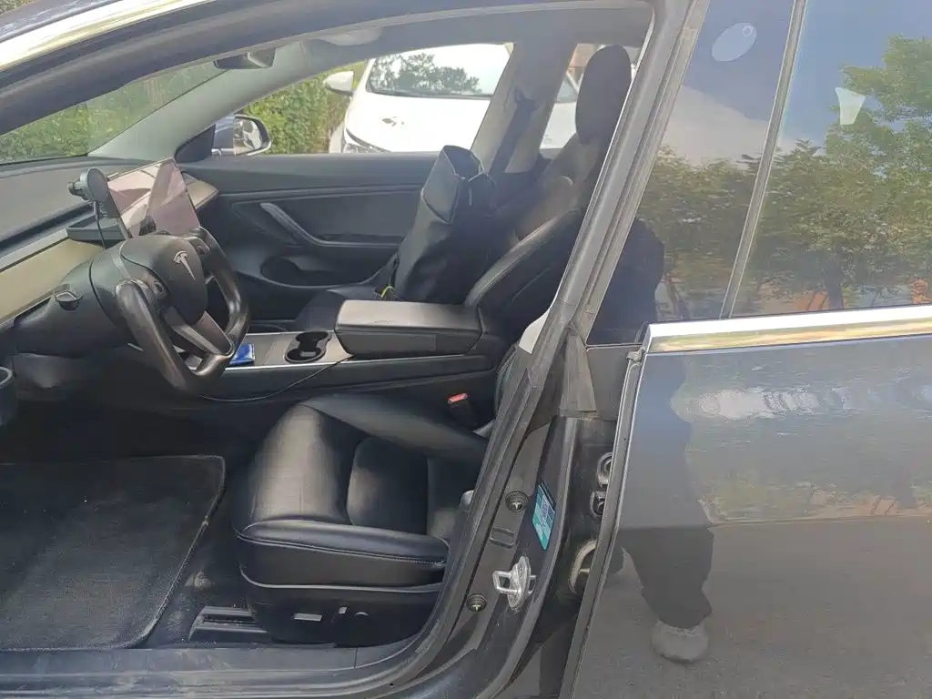 Tesla Model 3 — миниатюра 16