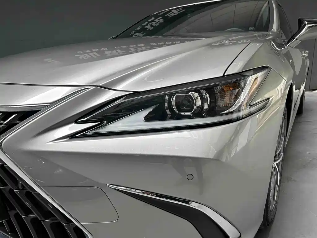 Lexus ES 2020 — фото 5