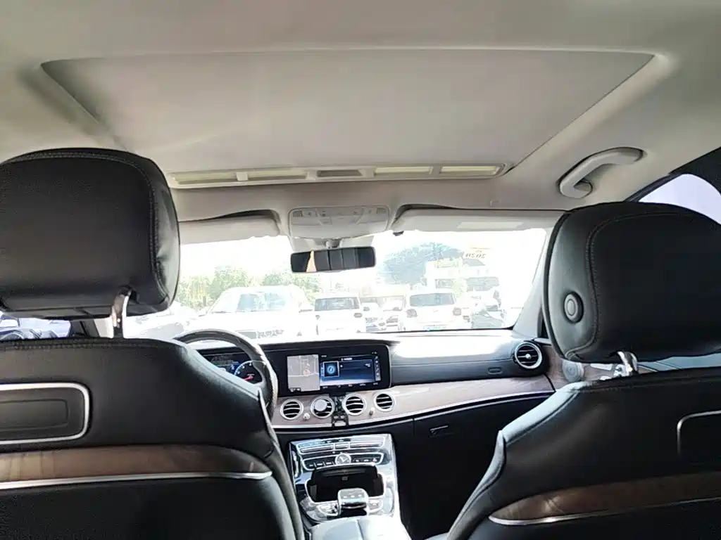 Mercedes-Benz E-Class — миниатюра 18