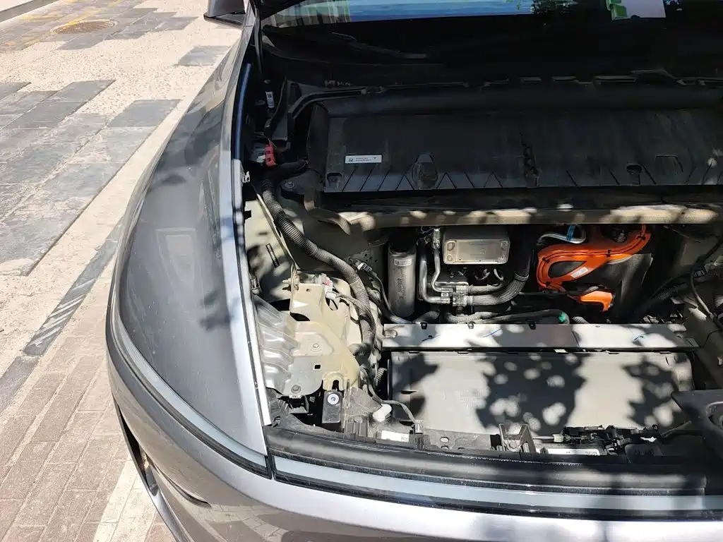Tesla Model Y — миниатюра 21