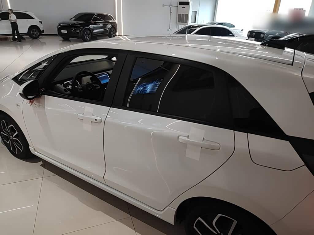 Honda Life 1.5 л 2021 г. Белый, пробег 13400 км