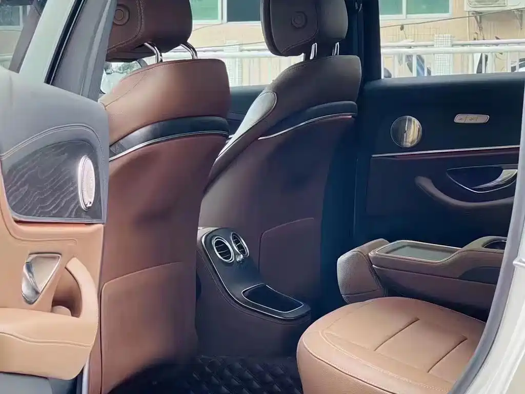 Mercedes-Benz E-Class — миниатюра 7