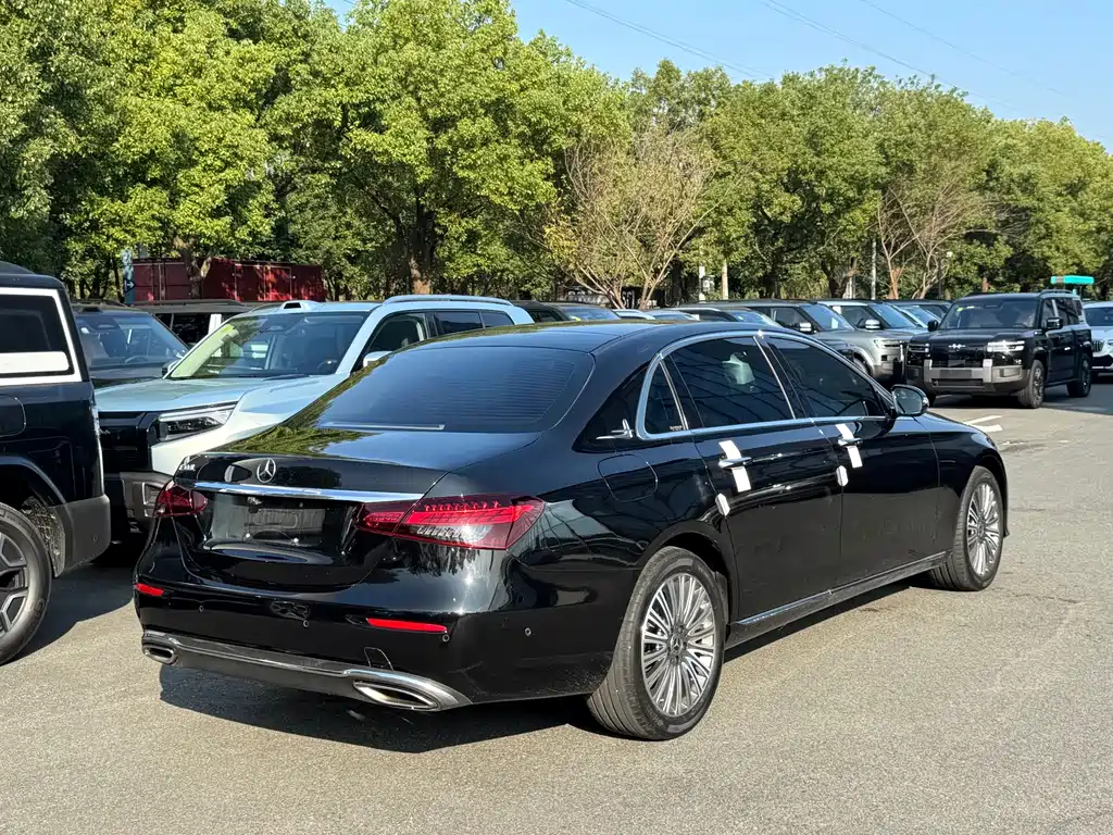 Mercedes-Benz E-Class — миниатюра 18