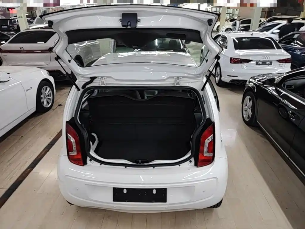 Volkswagen up! — миниатюра 19