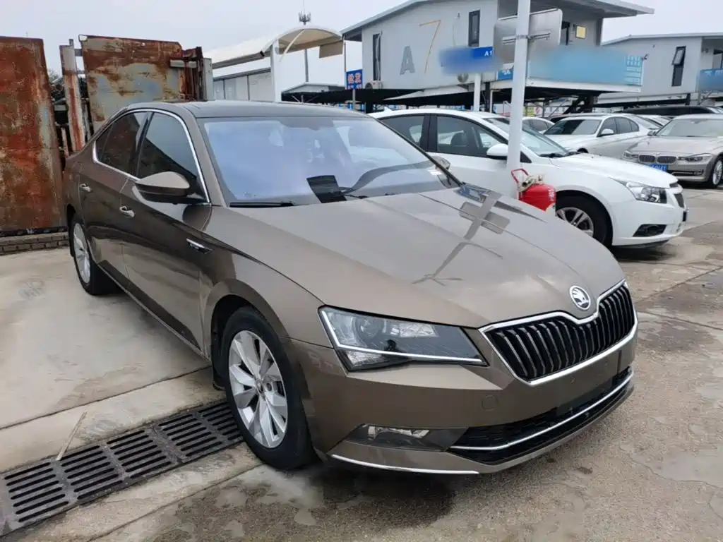 Skoda Superb — миниатюра 4