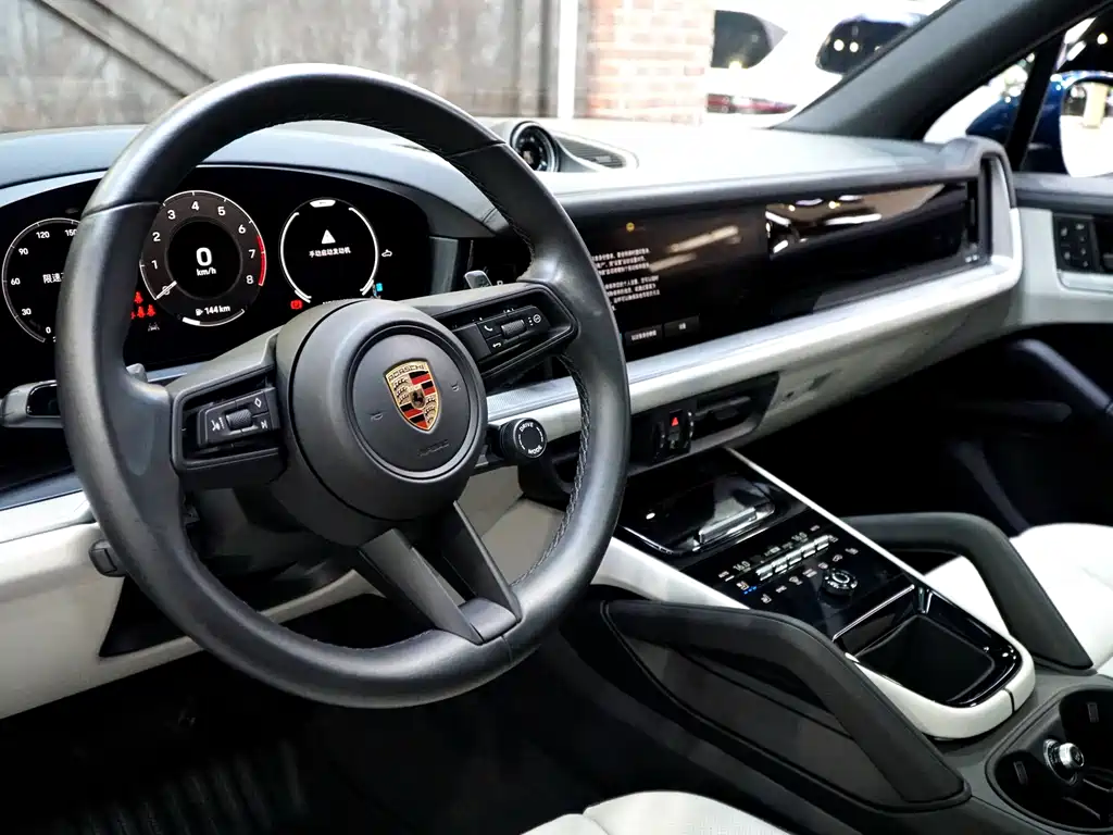 Porsche Cayenne — миниатюра 6