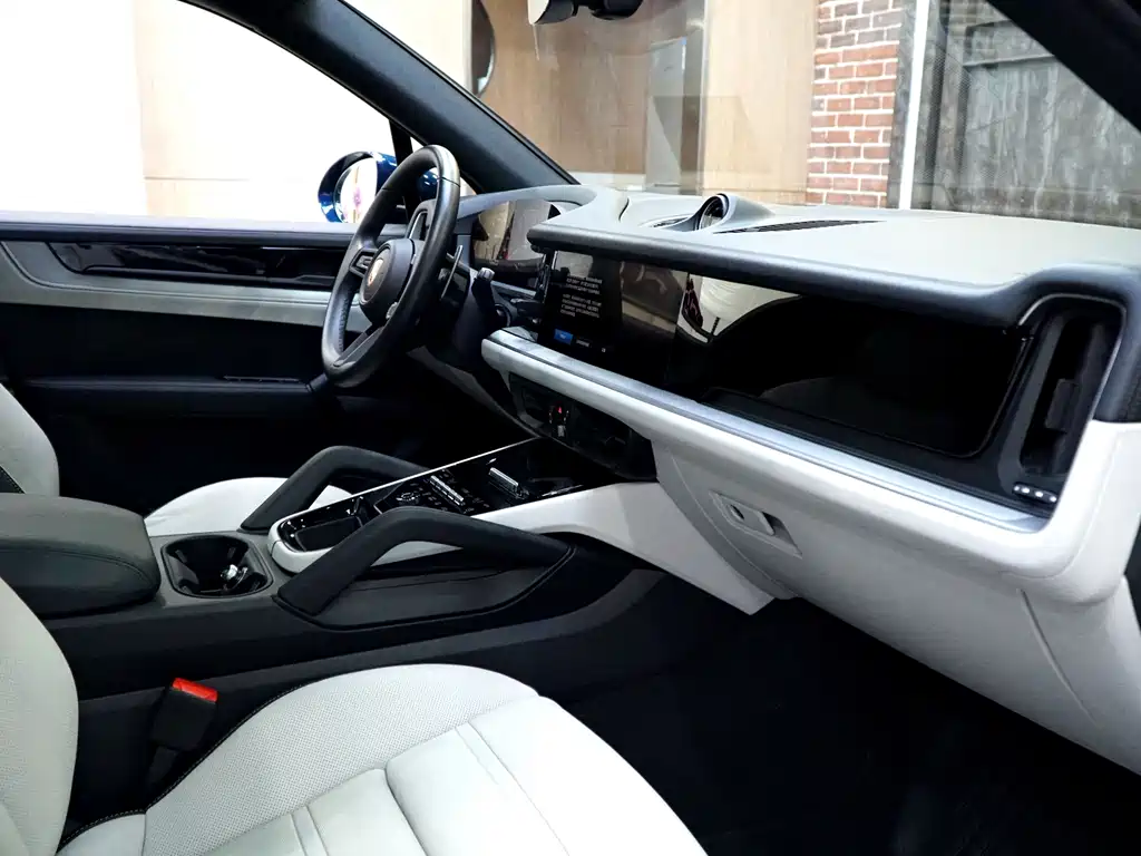 Porsche Cayenne — миниатюра 8