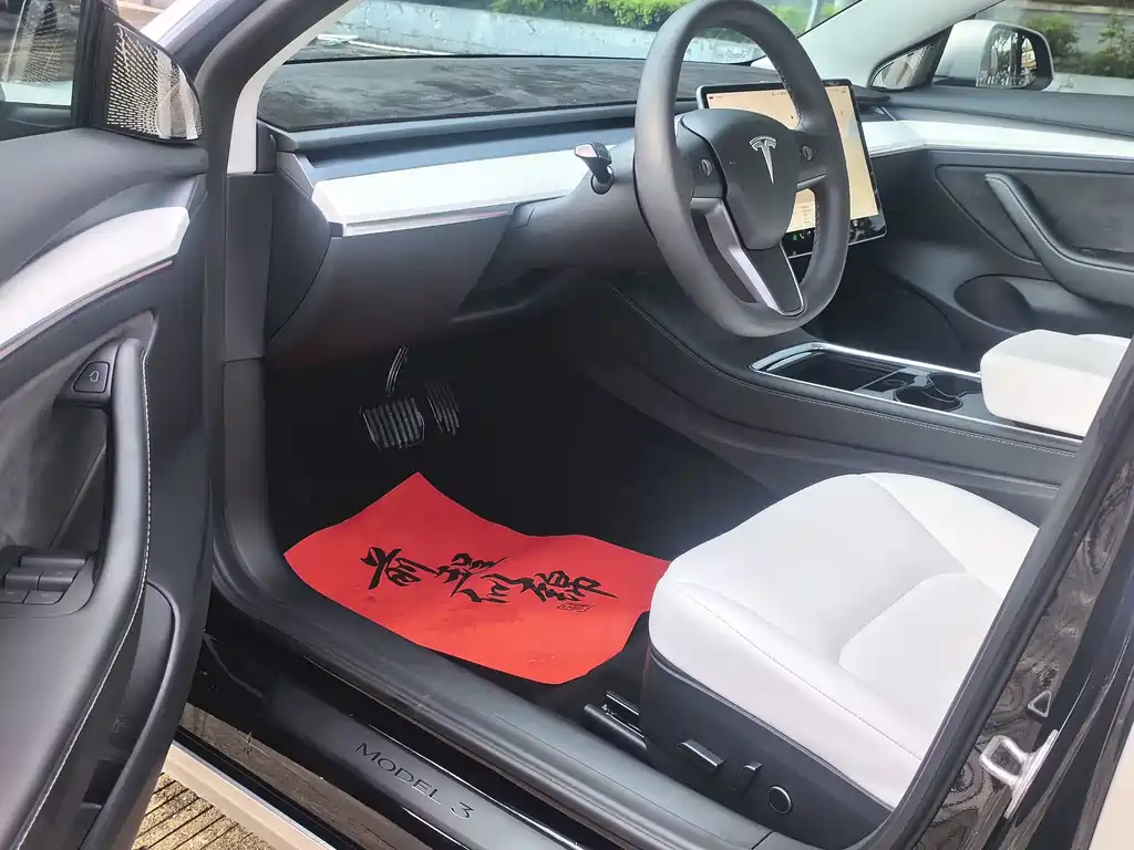 Tesla Model 3 — миниатюра 9