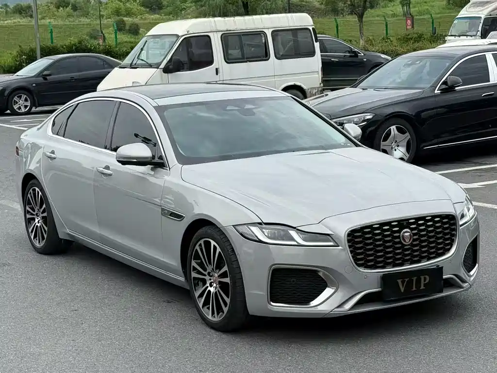 Jaguar XFL 2025 2.0T P250 Premium Luxury