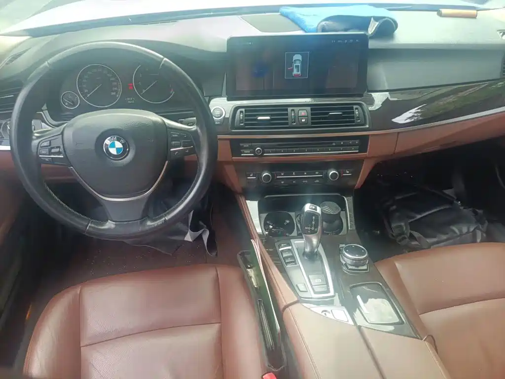 BMW 5 Series — миниатюра 5