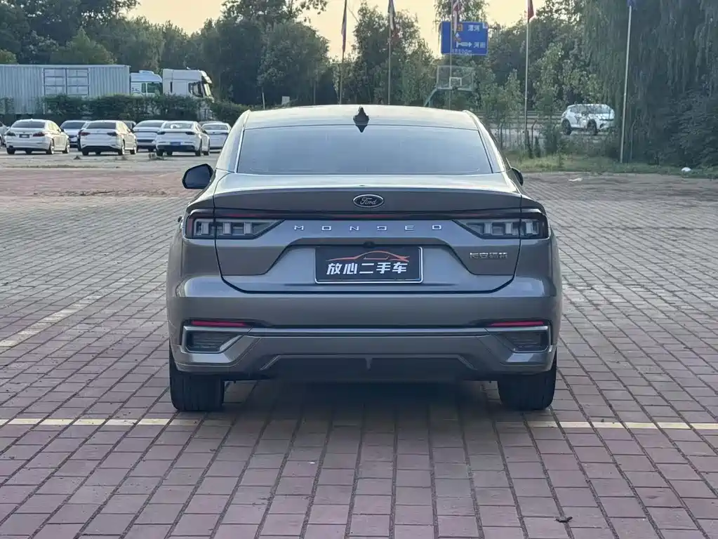 Ford Mondeo — миниатюра 8