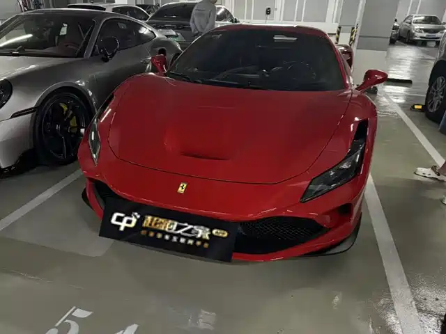 FERRARI F8